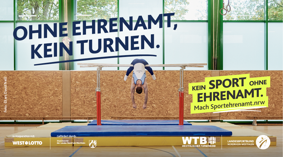 Turner hängt kopfüber mit baumelnden Armen am Barren. Darüber in dunkelblauer Schrift: „Ohne Ehrenamt, kein Turnen.” Motiv der LSB NRW-Offensive 2026: ‚Kein Sport ohne Ehrenamt.‘ Darunter der Aufruf ‚Mach Sportehrenamt.nrw‘.