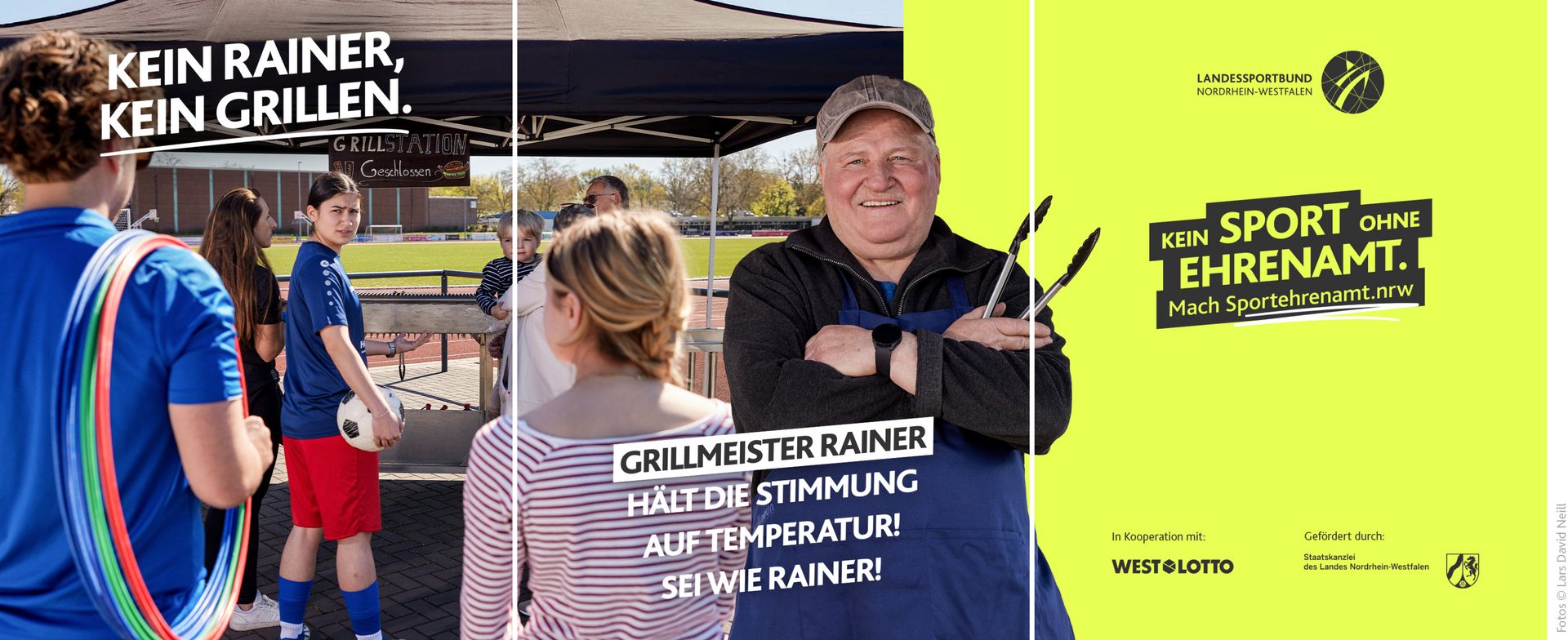 Eine Gruppe Sportlerinnen und Sportler steht vor einer geschlossenen Grillstation auf dem Vereinsgelände. Darüber steht „Kein Rainer, kein Grillen“. Daneben lächelt Grillmeister Rainer und hält eine Grillzange in der Hand. Motiv Grillmeister der LSB NRW Offensive 2026 mit dem Claim „Kein Sport ohne Ehrenamt. Mach Sportehrenamt.nrw“.