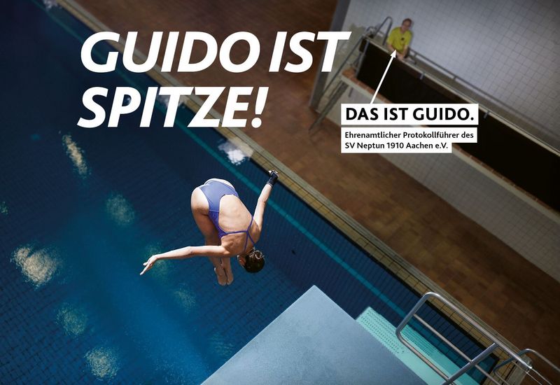 Sprung ins Wasser unter wachsamen Augen – Motiv ‚Guido ist spitze! - Wasserspringen‘ der Offensive #SPORTEHRENAMT“