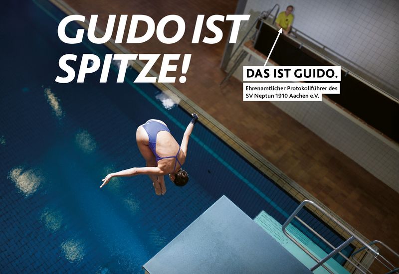 Sprung ins Wasser unter wachsamen Augen – Motiv ‚Guido ist spitze! - Wasserspringen‘ der Offensive #SPORTEHRENAMT“