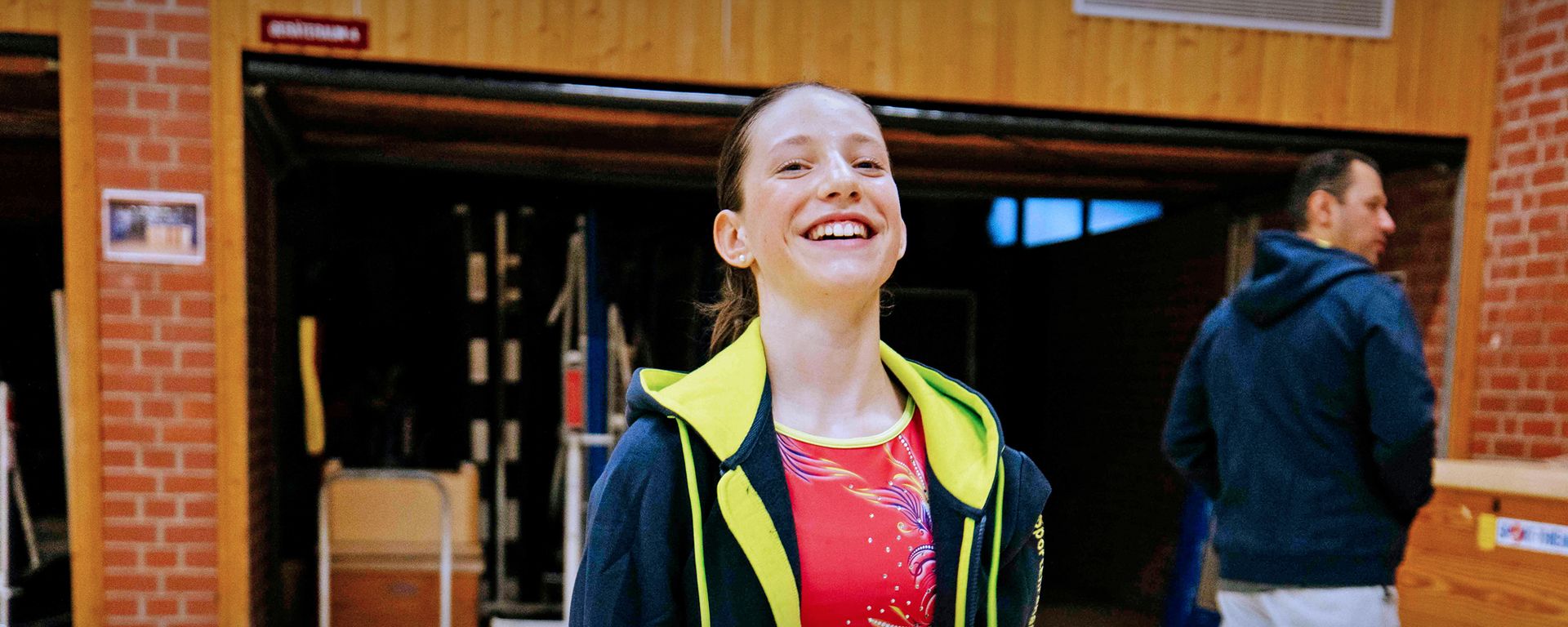 Offensive #SPORTEHRENAMT: Behind the scenes - Motiv Vladimier ist der Beste! - Sportlerin mit #SPORTEHRENAMTS-Hoodie