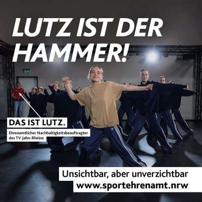 Motiv der Offensive #SPORTEHRENAMT: Ehrenamtlicher Nachhaltigkeitsbeauftragter Lutz vom TV Jahn-Rheine im Studio mit Hip-Hop-Tanzgruppe – seit 15 Jahren engagiert im Sportverein. 