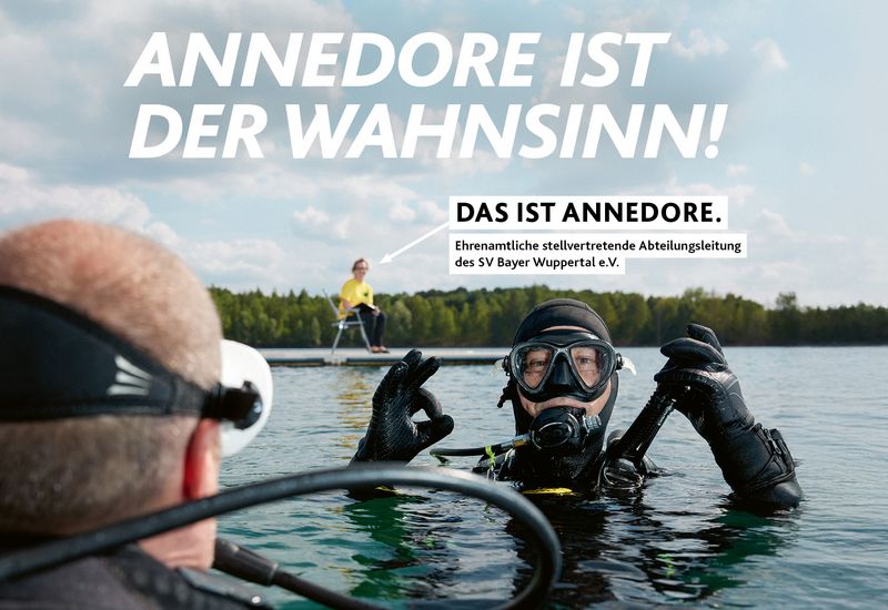 Annedore lebt fürs Tauchen und engagiert sich als stellv. Abteilungsleiterin beim SV Bayer Wuppertal. Das Motiv der Offensive #SPORTEHRENAMT zeigt Annedore im Hintergrund einer Tauchszene.