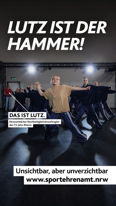 Motiv der Offensive #SPORTEHRENAMT: Ehrenamtlicher Nachhaltigkeitsbeauftragter Lutz vom TV Jahn-Rheine im Studio mit Hip-Hop-Tanzgruppe – seit 15 Jahren engagiert im Sportverein. 