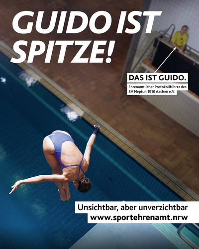 Sprung ins Wasser unter wachsamen Augen – Motiv ‚Guido ist spitze! - Wasserspringen‘ der Offensive #SPORTEHRENAMT“ – 1080x1350