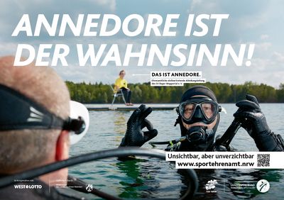 Annedore lebt fürs Tauchen und engagiert sich als stellv. Abteilungsleiterin beim SV Bayer Wuppertal. Das Motiv der Offensive #SPORTEHRENAMT zeigt Annedore im Hintergrund einer Tauchszene.
